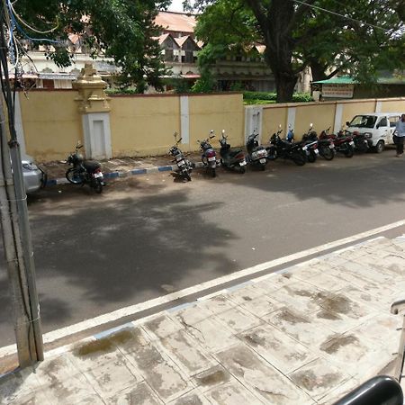 Banyan Tree Comforts Mysore Esterno foto