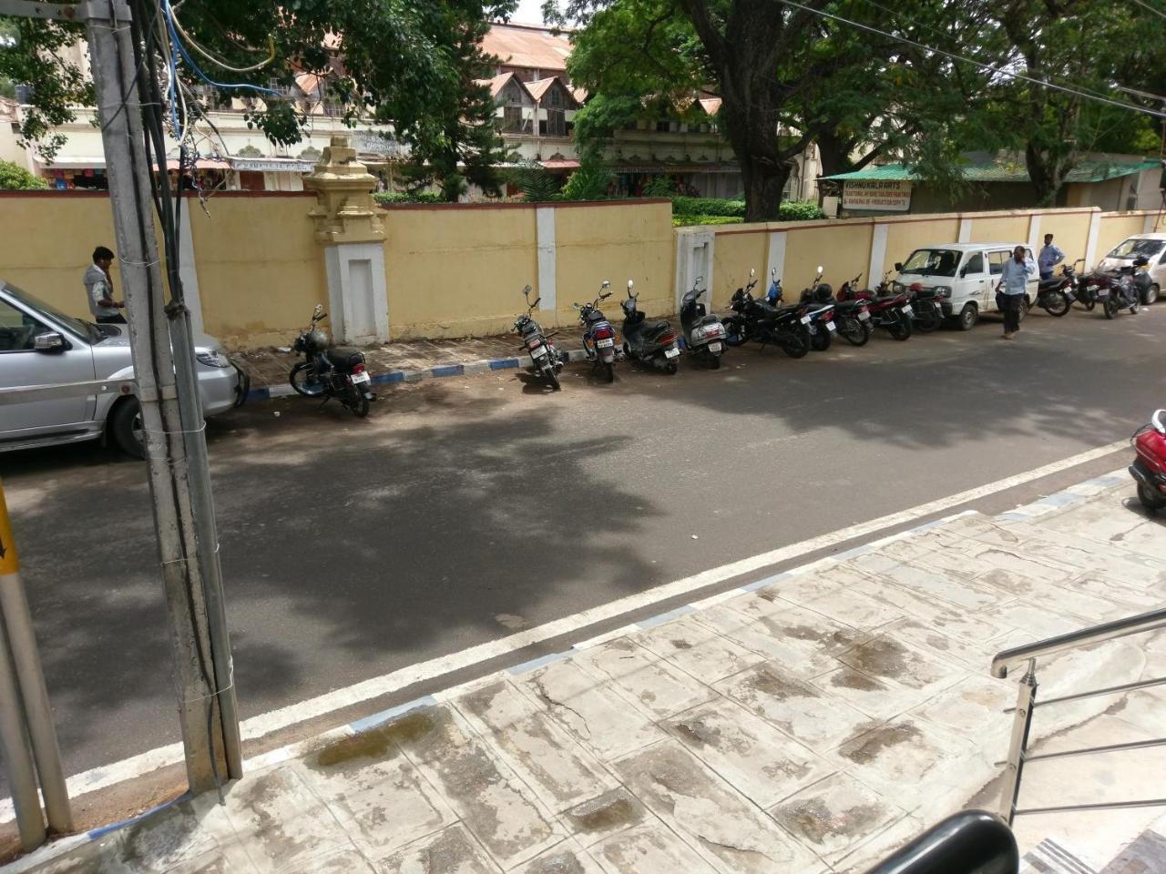 Banyan Tree Comforts Mysore Esterno foto